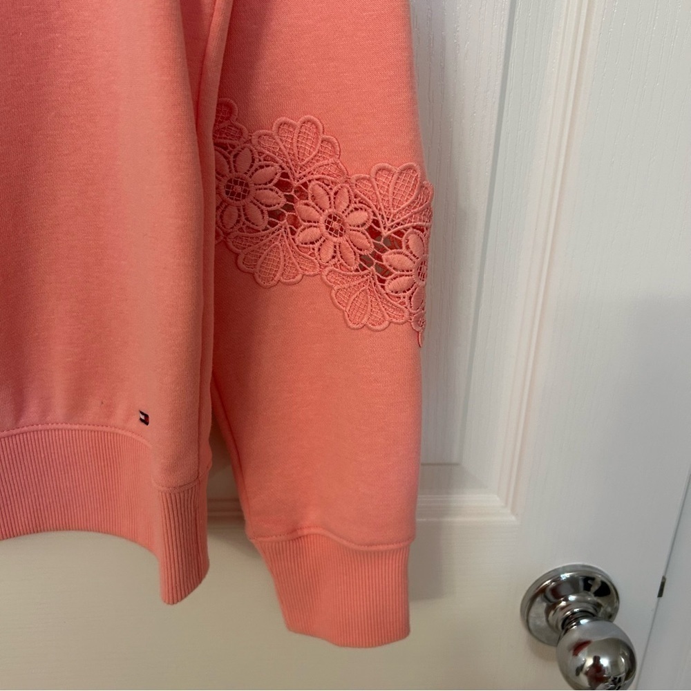 Tommy Hilfiger Lace-Trimmed Long Sleeve Crewneck Sweatshirt in Pink Size XS - Picture 4 of 7